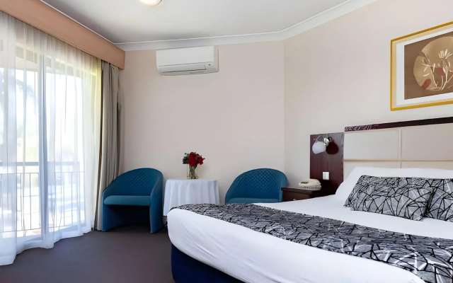 Charbonnier Motor Inn