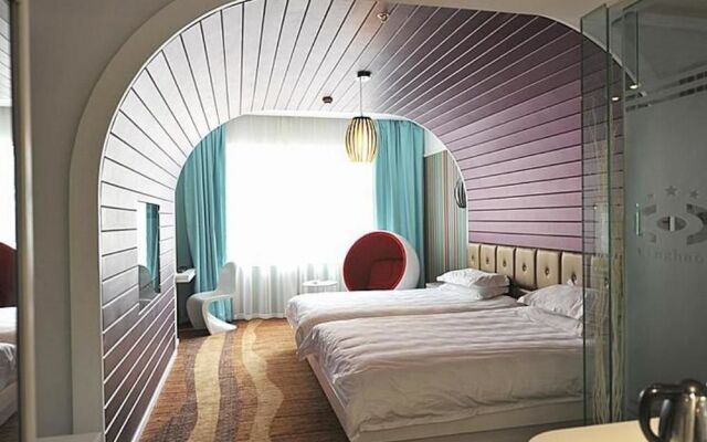 Minghao Fashion Hotel (Xianju Passenger Transport Center)