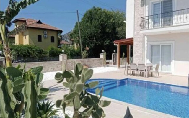 Stylish Ground Floor 3-bed Apartment in Dalyan