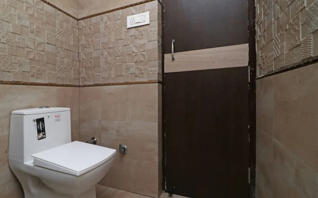 OYO 18631 Hotel King's