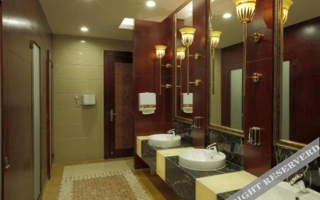 Menghu Holiday Hotel