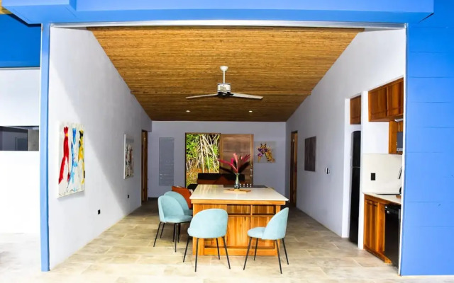 2BR Fabulous Blue House Near Quepos MA