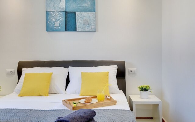 Spacious Holiday Home in Valbandon
