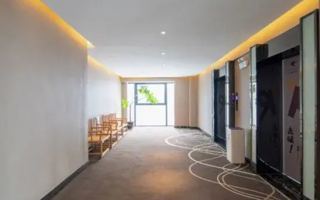 Rezen Select Hotel (Wenshan Dongfeng Road Pedestrian Street)