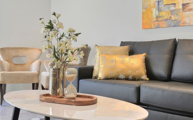 New Luxury Manhattan style in heart of CBD