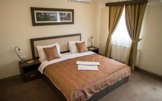 Hotel Ema
