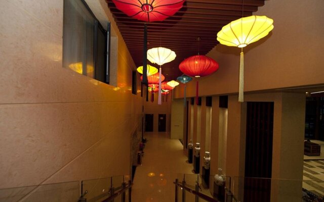 Jingzhou Huangting Holiday Hotel