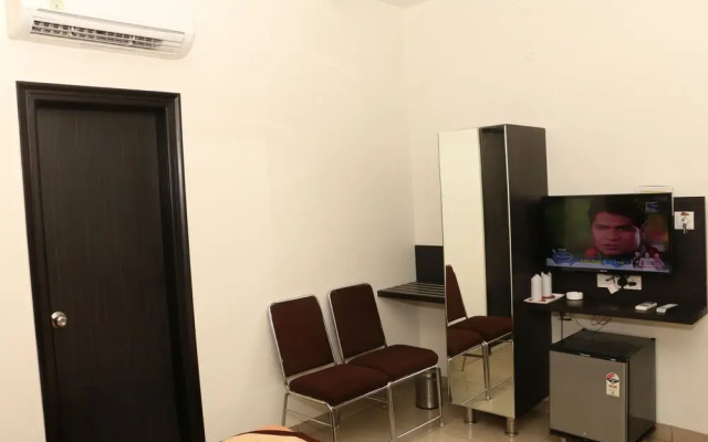 OYO 1075 Hotel City Home
