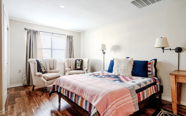 River Oaks Oasis
