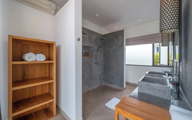Villa Vida Mira - Elegant 4BR Beachside Villa in Canggu