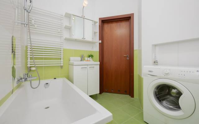Cozy Apartment With Balcony by Renters