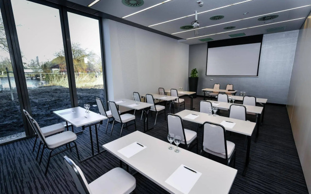 Best Western Plus Lakeside Hotel