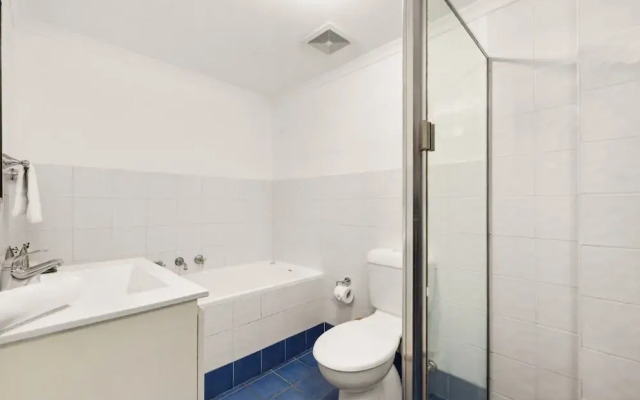 Spacious 2-bed Apartment Near Parramatta CBD