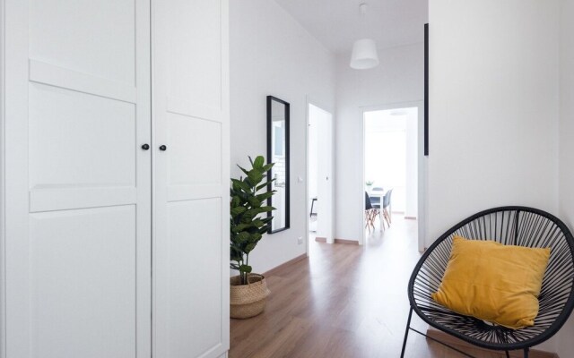 Modern Trendy Flat Well Connected W/vatican
