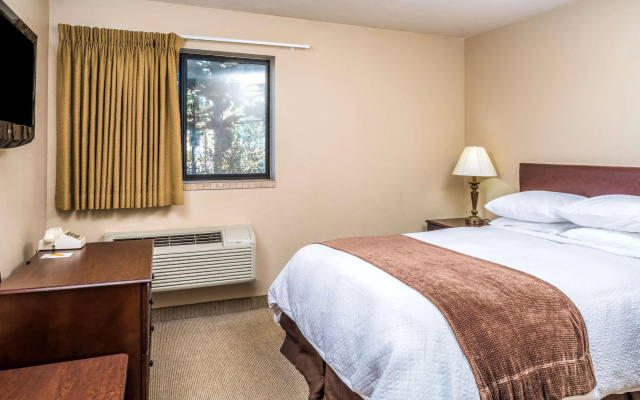 Super 8 St. Regis
