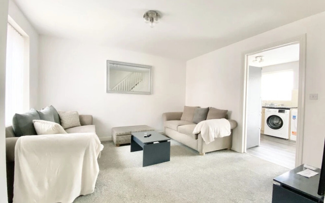 Ammaculate 3 Bedroom Property Near Caltic Manor