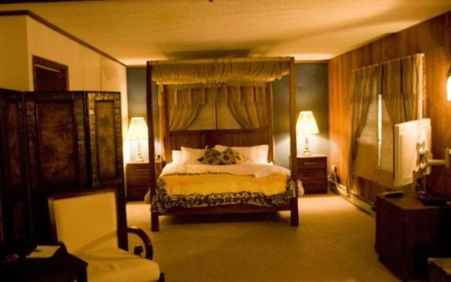 Stones Lodge under Mt. Stratton