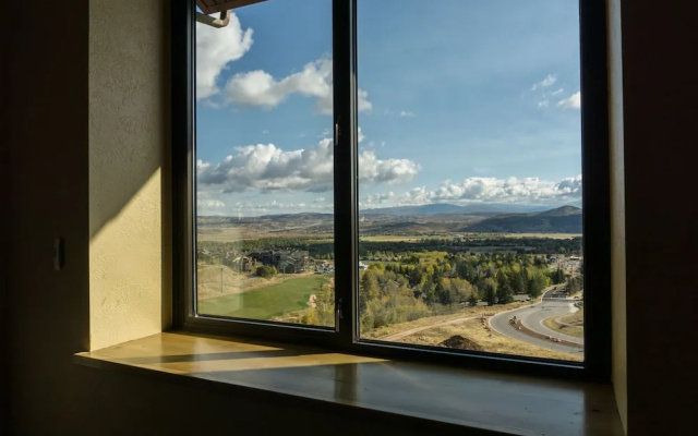 Unbeatable views from totally renovated studio by RedAwning
