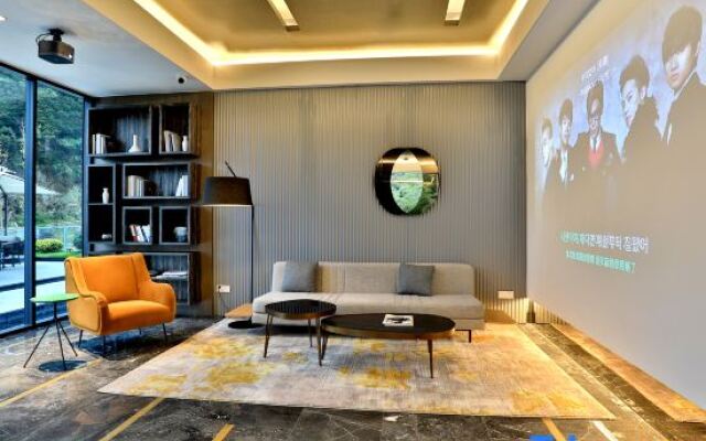 Stream in Cloud Resort Hotel