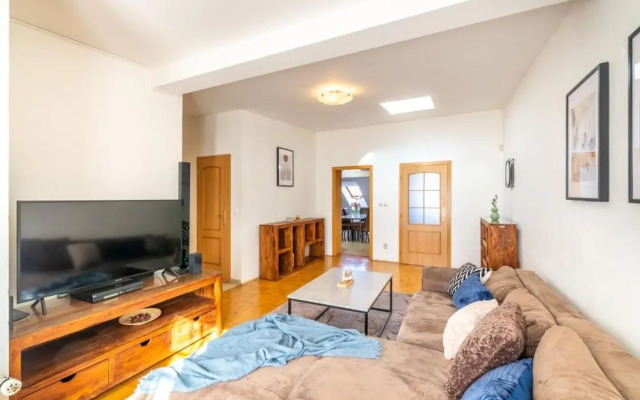 Templová 7 - Old Town Large Apartment with Terrace