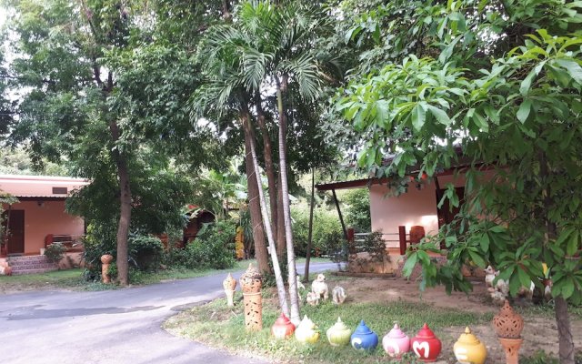 Baan Rimnam Resort