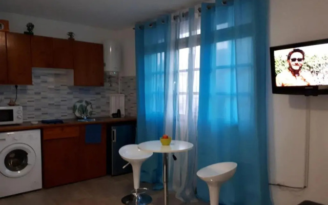 central luminous cute studio by the beach & harbour