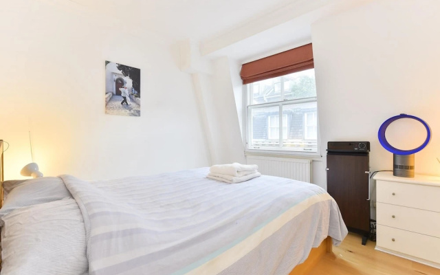 Charming Flat Near Earl's Court Station / 4 Guests