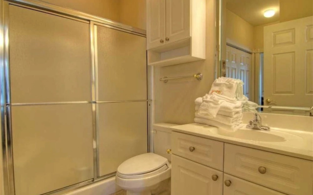 Magnolia Pointe 104-4887 Condo