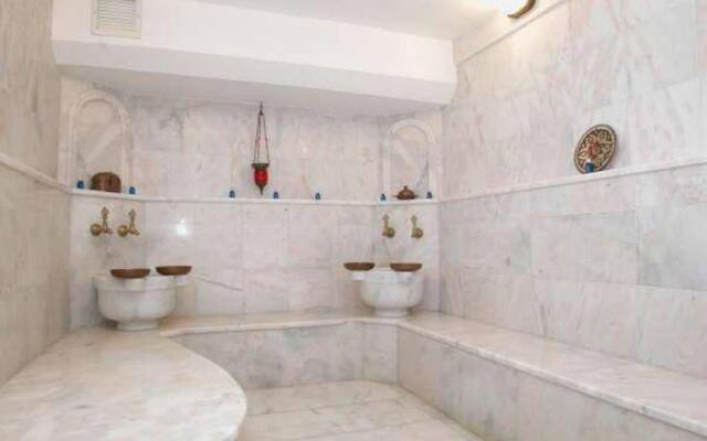 Almena Hotel