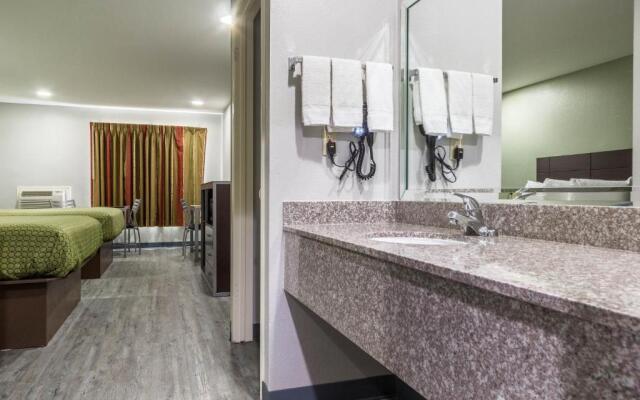 Scottish Inn and Suites