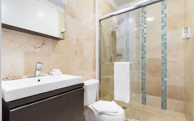 Beautiful 2BR Condo w Large Balcony in Palm Beach