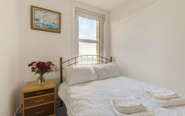 Worthing sea-front apartment