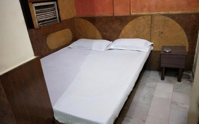 Mahesh Hotel