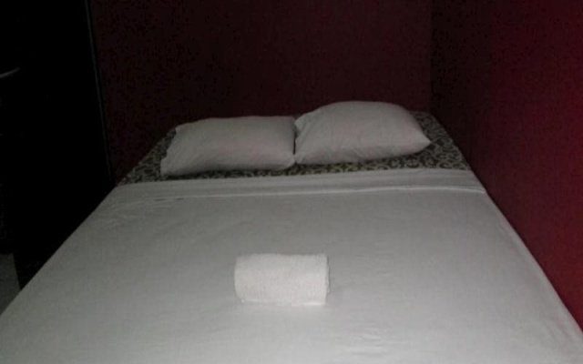 Wisma Red Hotel – Guest Rooms – Makassar