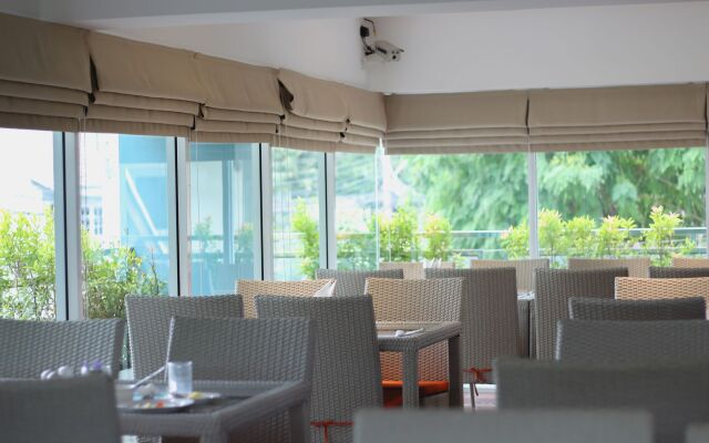 Maverick Ratchada Hotel