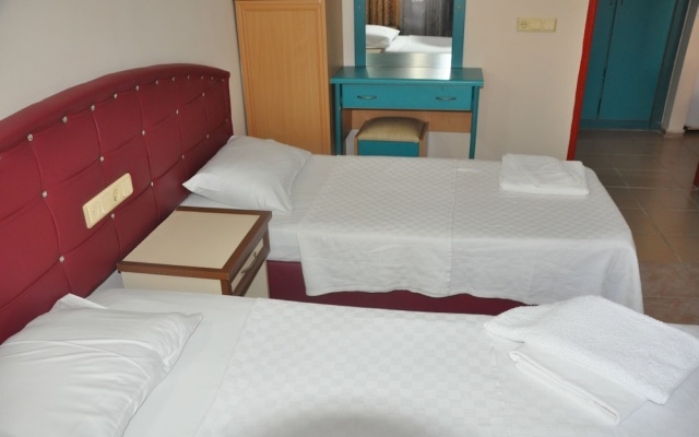 Basil's Apart Hotel