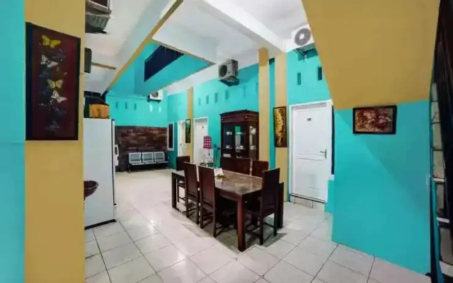 Indah Guest House by OYO Rooms