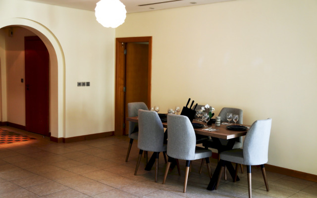 Luxury Stay at the Palm Shoreline Dubai