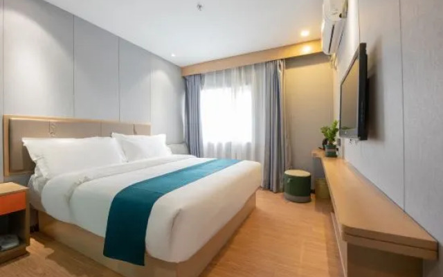 Aige Hotel (Shenzhen Bao'an Fanshen Subway Station)