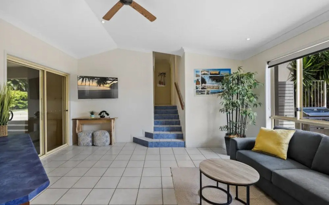 Spacious 4-bed Family Retreat With Pool
