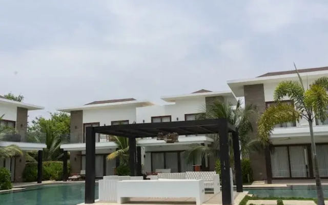 Pool Entry 7 Guests 2 Bedrooms