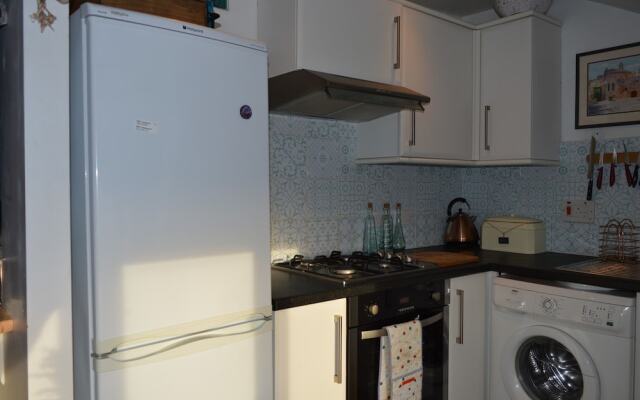 Top Floor Central 2 Bedroom Apartment
