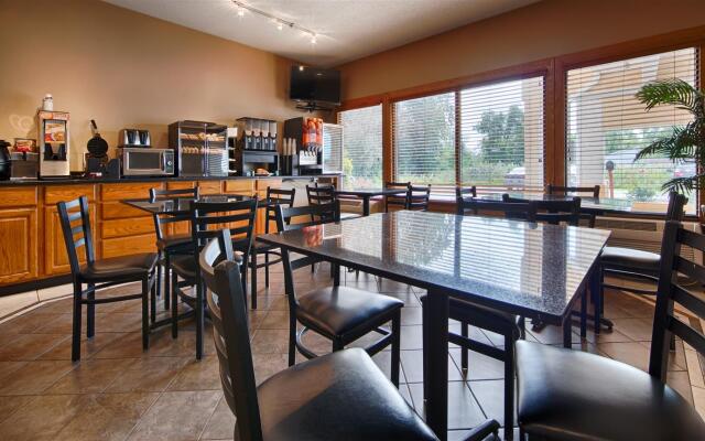 Best Western Crossroads Inn