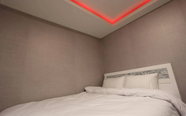 Top Hotel Myeongdong