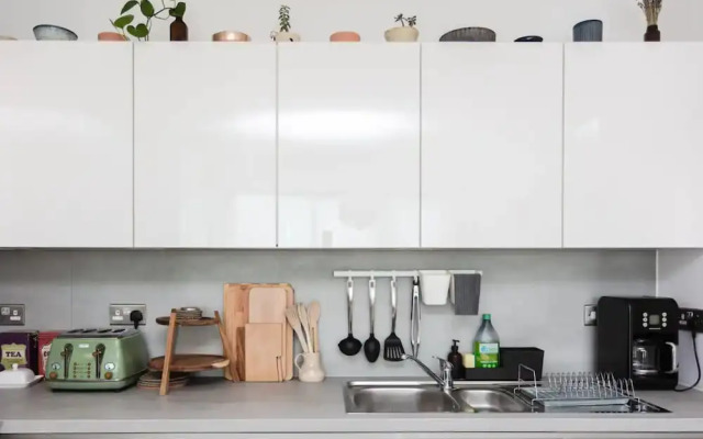 Bright 1 Bedroom Apartment in Hackney Wick With Balcony