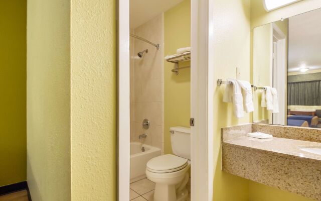 Scottish Inn & Suites