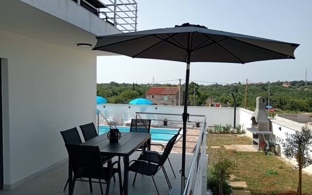 Noel - With Private Pool - A1-prizemlje