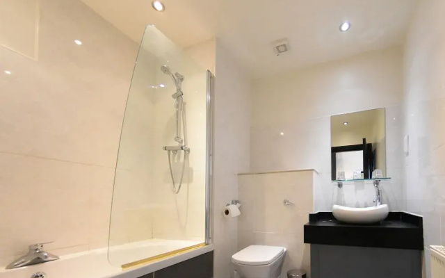 The Carlton Manor