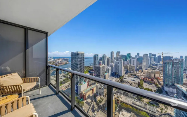 Sky High Stay Sleek Studio in Miami