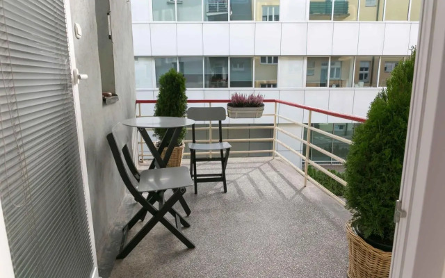 Tomas's apartment